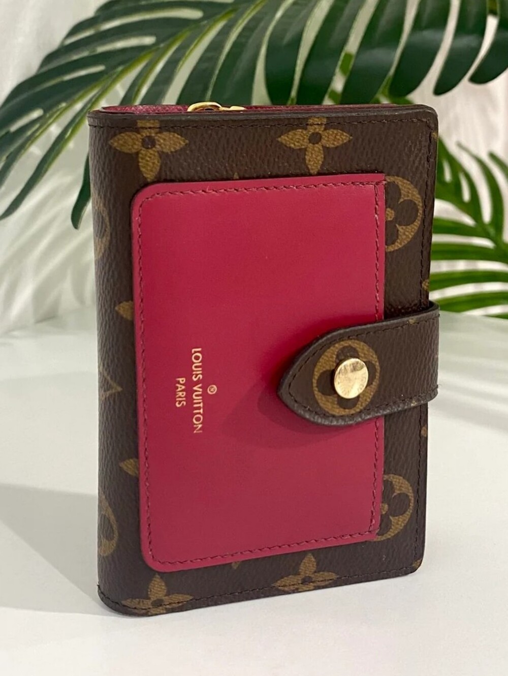 Louis Vuitton 2021 fuchsia and monogram Juliette wallet
